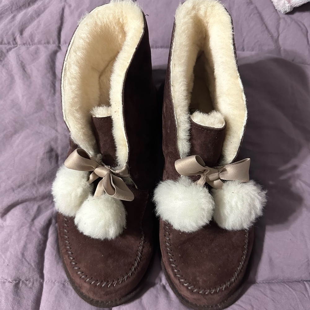 UGG Kallen Pom Pom Slipper Size 8